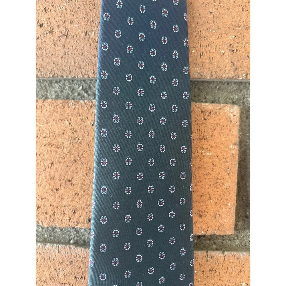 Brooks Brothers Makers Mens Navy Blue Silk Geometric Medallion Necktie USA Made‎
